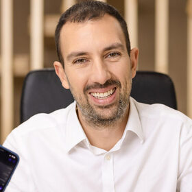 zx952y526-4489938_280x280_crop_478b24840a