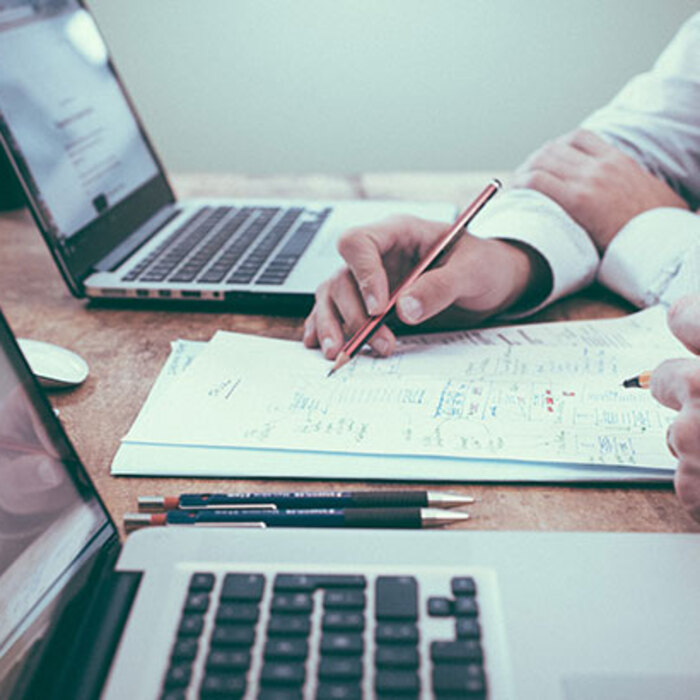 computer-unsplash_700x700_crop_478b24840a