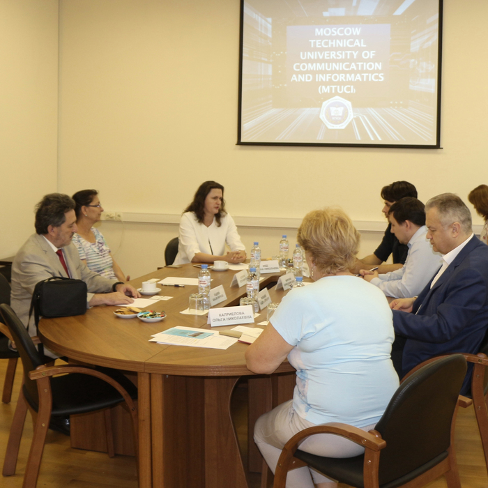 untitled-5_700x700_crop_478b24840a