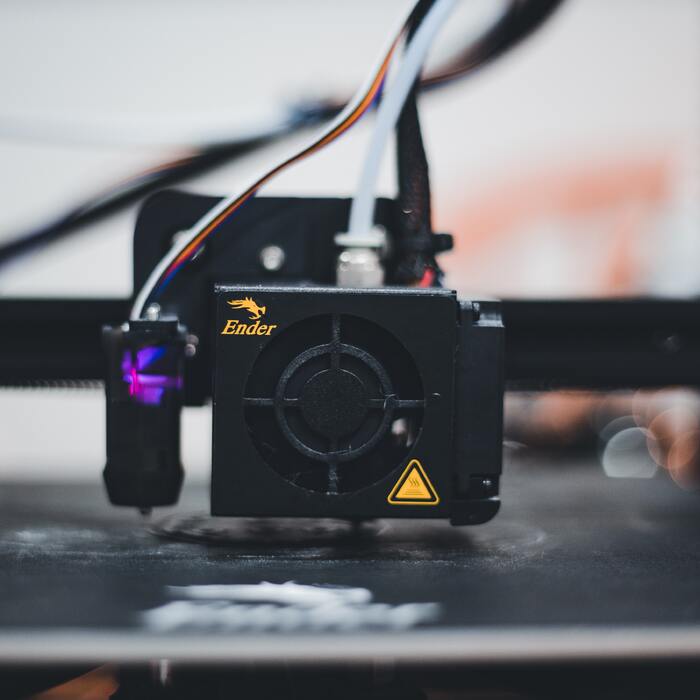 pexels-erik-mclean-12698670_700x700_crop_478b24840a