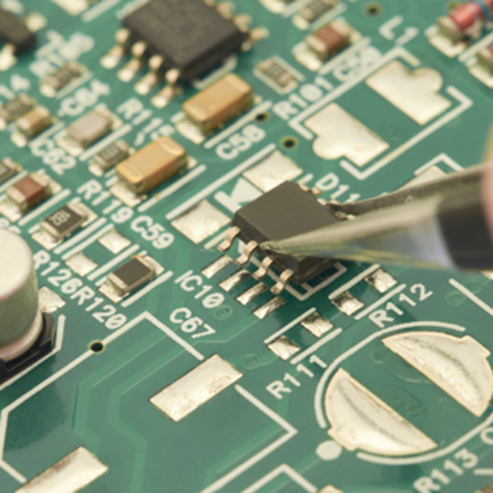 3-electr-er-2020-8-web_700x700_crop_478b24840a