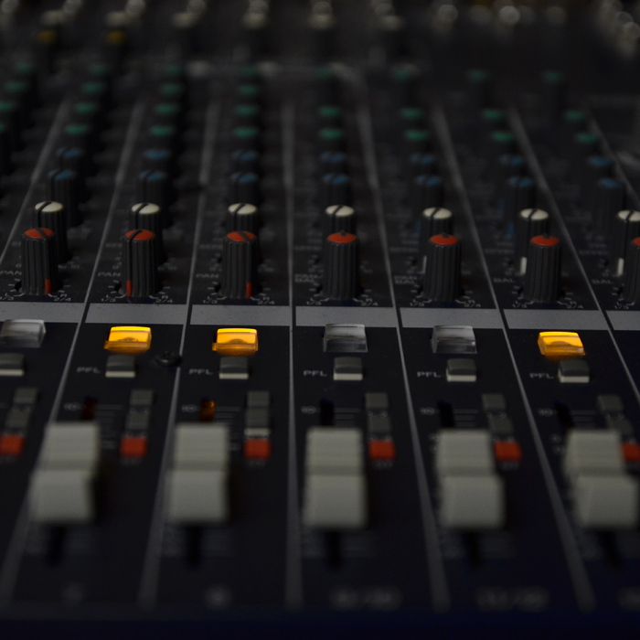 dsc-0142_700x700_crop_478b24840a